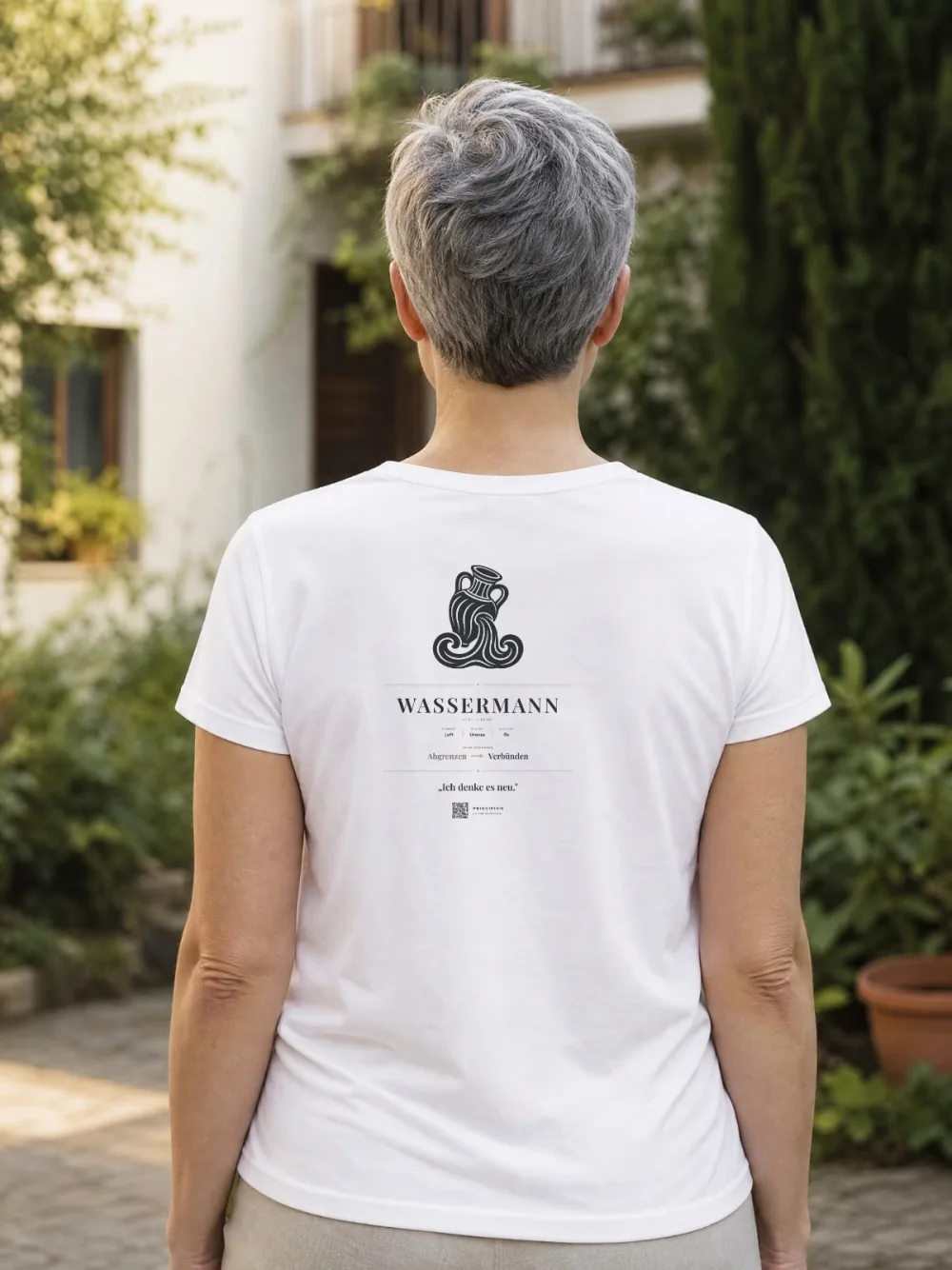 Shirt mit dem Steckbrief Wassermann auf dem Rücken — Rücken
